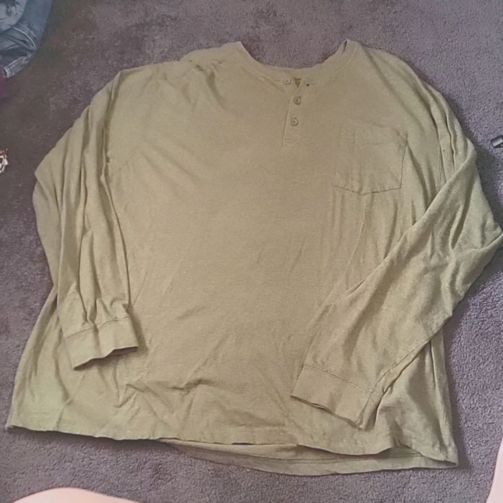 EUC Long sleeve 3 button pocket tee